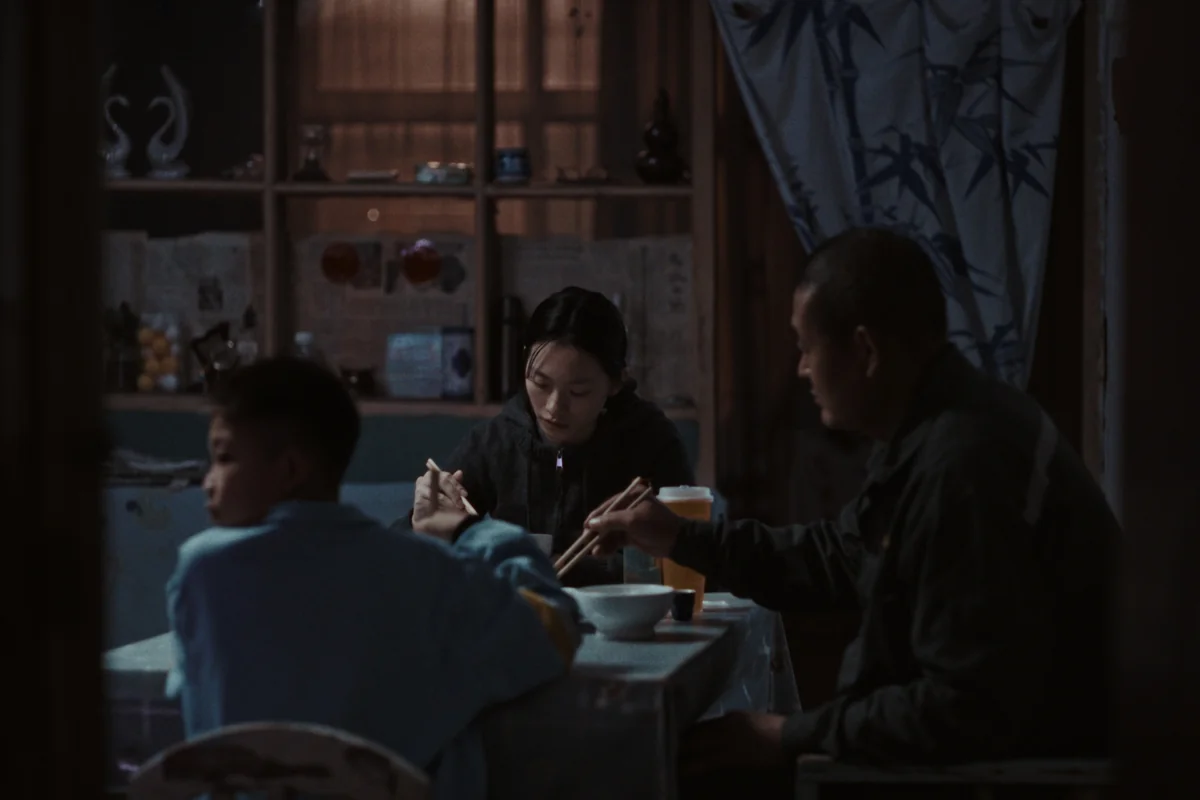 《妮儿》剧照：家庭餐桌